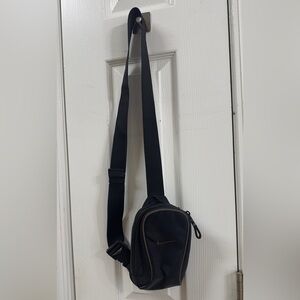 NWOT Nike Black SLING  Bag (bag 12)